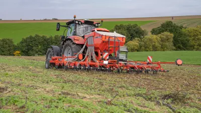 Sembradora en campo