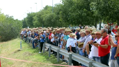 demostración en un campo contiguo de toda la gama Kuhn