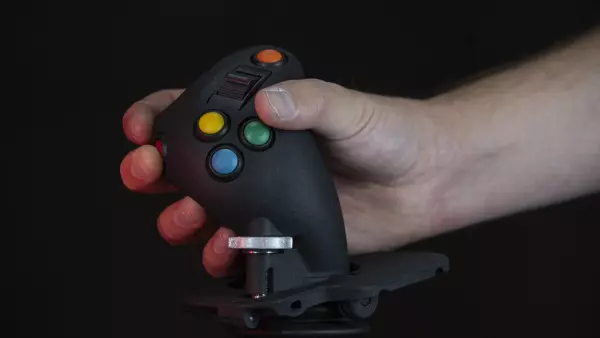 The new INTUITIV’ joystick features an ergonomic design with e-ASSIST control functions